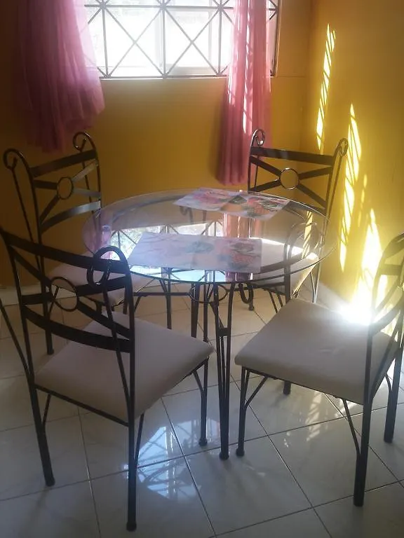 Penzion Impeccable Guest Rooms 2 Kingston